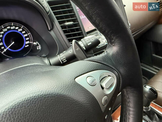 Черный Инфинити QX70, объемом двигателя 3.7 л и пробегом 140 тыс. км за 18500 $, фото 27 на Automoto.ua