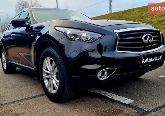Черный Инфинити QX70, объемом двигателя 3.7 л и пробегом 212 тыс. км за 14950 $, фото 26 на Automoto.ua