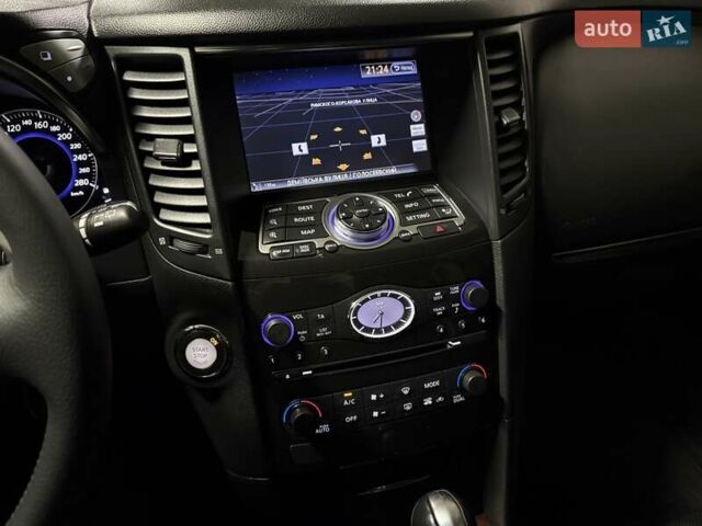 Черный Инфинити QX70, объемом двигателя 3.7 л и пробегом 151 тыс. км за 19700 $, фото 39 на Automoto.ua