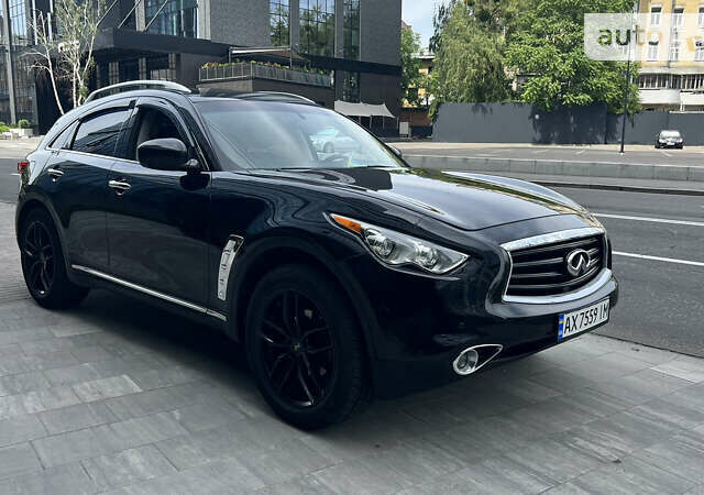 Черный Инфинити QX70, объемом двигателя 3.7 л и пробегом 170 тыс. км за 16500 $, фото 1 на Automoto.ua