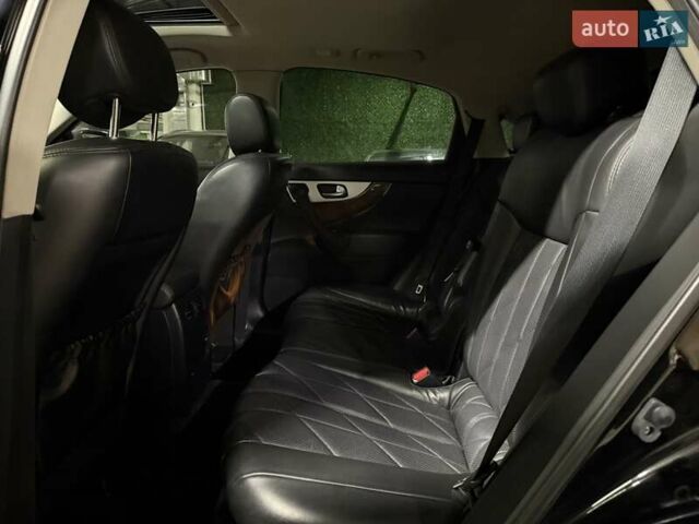 Черный Инфинити QX70, объемом двигателя 3.7 л и пробегом 151 тыс. км за 19700 $, фото 48 на Automoto.ua