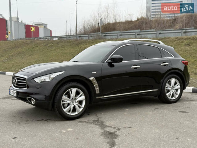 Черный Инфинити QX70, объемом двигателя 3.7 л и пробегом 140 тыс. км за 18500 $, фото 4 на Automoto.ua