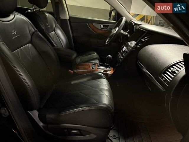 Черный Инфинити QX70, объемом двигателя 3.7 л и пробегом 151 тыс. км за 19700 $, фото 51 на Automoto.ua