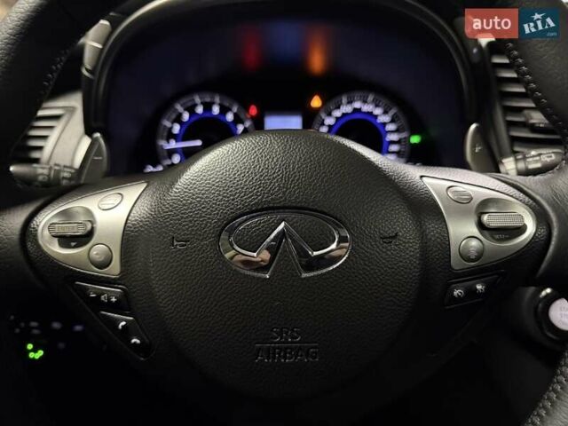 Черный Инфинити QX70, объемом двигателя 3.7 л и пробегом 151 тыс. км за 19700 $, фото 33 на Automoto.ua