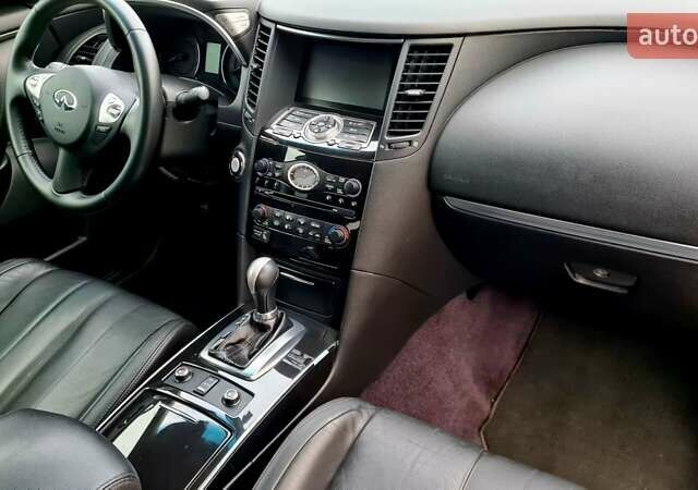 Черный Инфинити QX70, объемом двигателя 3.7 л и пробегом 212 тыс. км за 14950 $, фото 43 на Automoto.ua
