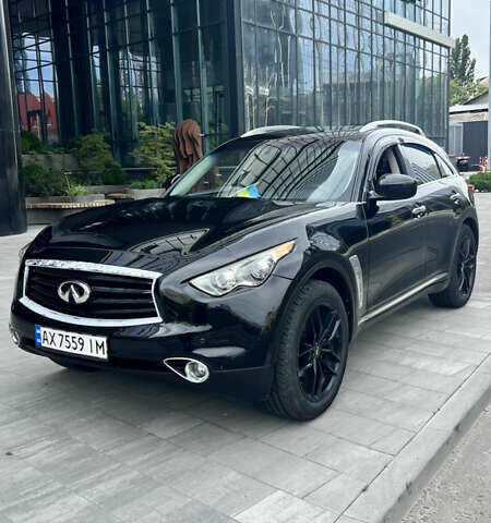 Черный Инфинити QX70, объемом двигателя 3.7 л и пробегом 170 тыс. км за 16500 $, фото 3 на Automoto.ua