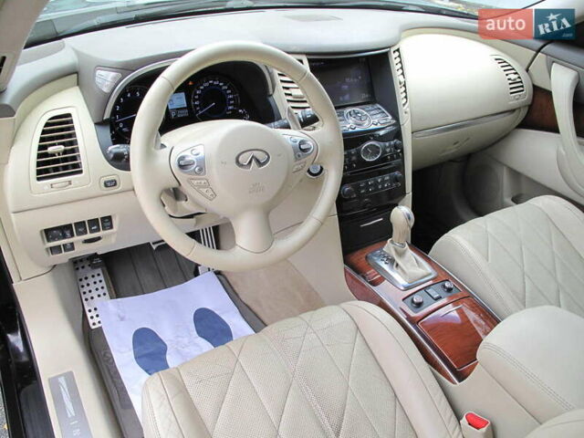 Черный Инфинити QX70, объемом двигателя 3.7 л и пробегом 235 тыс. км за 17300 $, фото 36 на Automoto.ua