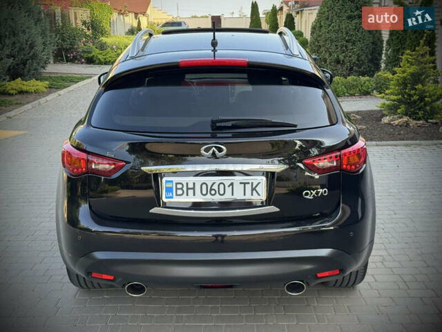 Черный Инфинити QX70, объемом двигателя 3.7 л и пробегом 118 тыс. км за 16700 $, фото 16 на Automoto.ua