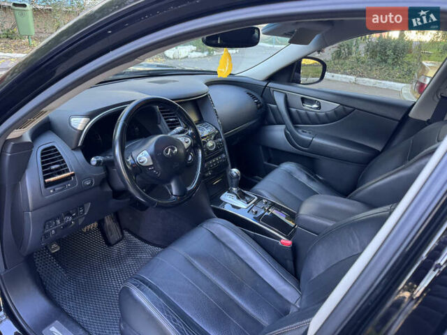 Черный Инфинити QX70, объемом двигателя 3.7 л и пробегом 185 тыс. км за 17999 $, фото 13 на Automoto.ua