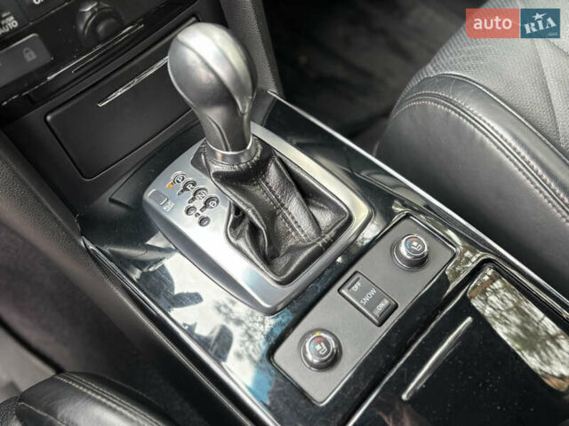 Инфинити QX70 2013 в Киеве на Automoto.ua Черный Инфинити QX70, объемом двигателя 3.7 л и пробегом 136 тыс. км за 18900 $, фото 17 на Automoto.ua