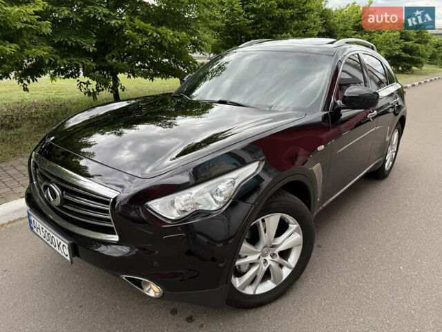 Черный Инфинити QX70, объемом двигателя 3.7 л и пробегом 140 тыс. км за 17300 $, фото 2 на Automoto.ua