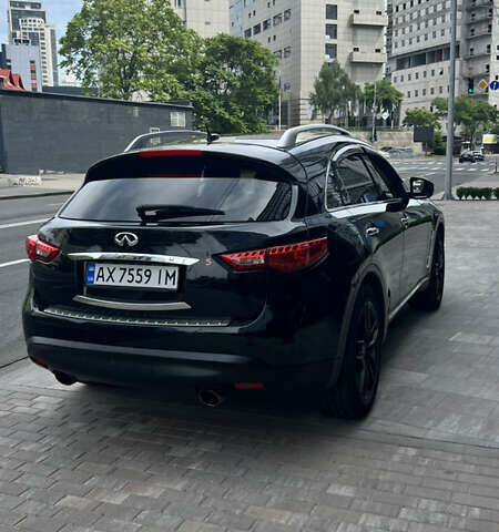 Черный Инфинити QX70, объемом двигателя 3.7 л и пробегом 170 тыс. км за 16500 $, фото 5 на Automoto.ua