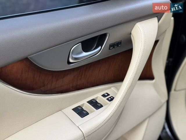 Черный Инфинити QX70, объемом двигателя 2.99 л и пробегом 154 тыс. км за 18700 $, фото 27 на Automoto.ua