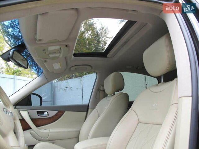 Черный Инфинити QX70, объемом двигателя 3.7 л и пробегом 235 тыс. км за 17300 $, фото 38 на Automoto.ua