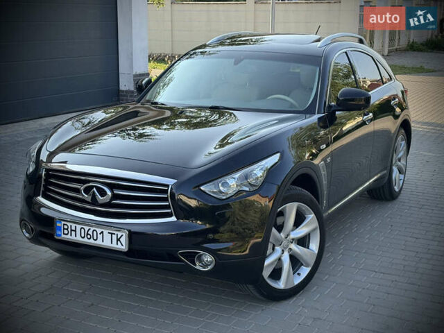 Черный Инфинити QX70, объемом двигателя 3.7 л и пробегом 118 тыс. км за 16700 $, фото 7 на Automoto.ua