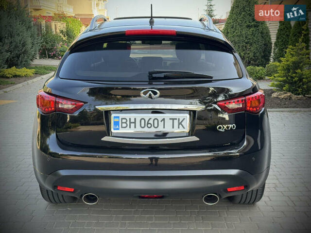 Черный Инфинити QX70, объемом двигателя 3.7 л и пробегом 118 тыс. км за 16700 $, фото 15 на Automoto.ua