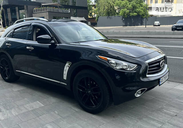 Черный Инфинити QX70, объемом двигателя 3.7 л и пробегом 170 тыс. км за 16500 $, фото 9 на Automoto.ua