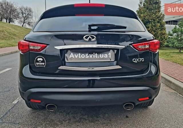 Черный Инфинити QX70, объемом двигателя 3.7 л и пробегом 212 тыс. км за 14950 $, фото 14 на Automoto.ua