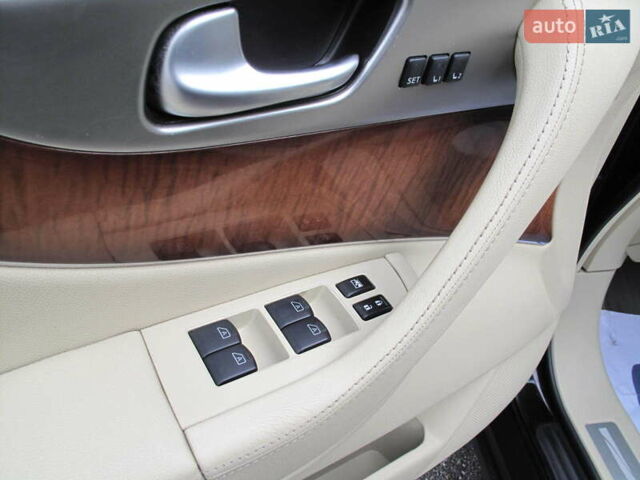 Черный Инфинити QX70, объемом двигателя 3.7 л и пробегом 235 тыс. км за 17300 $, фото 25 на Automoto.ua