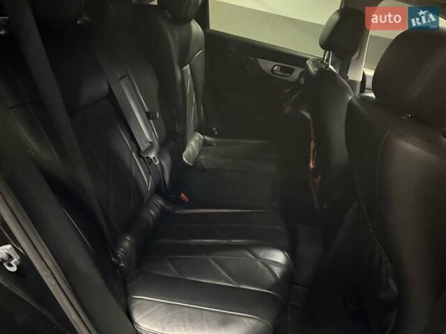 Черный Инфинити QX70, объемом двигателя 3.7 л и пробегом 151 тыс. км за 19700 $, фото 50 на Automoto.ua