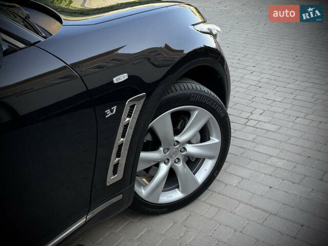 Черный Инфинити QX70, объемом двигателя 3.7 л и пробегом 118 тыс. км за 16700 $, фото 74 на Automoto.ua