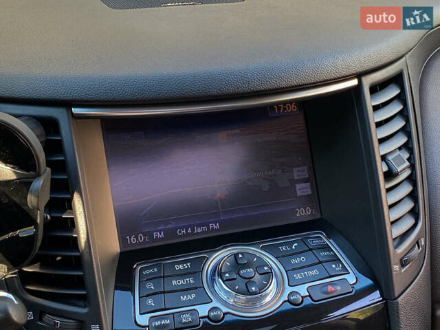 Чорний Інфініті QX70, об'ємом двигуна 2.99 л та пробігом 174 тис. км за 17000 $, фото 24 на Automoto.ua
