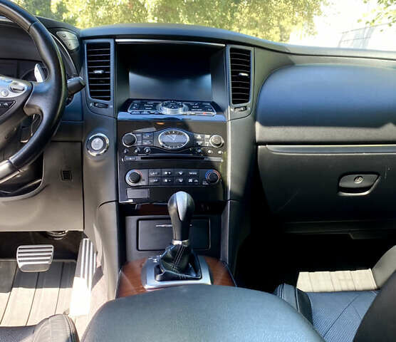 Черный Инфинити QX70, объемом двигателя 2.99 л и пробегом 175 тыс. км за 17900 $, фото 15 на Automoto.ua