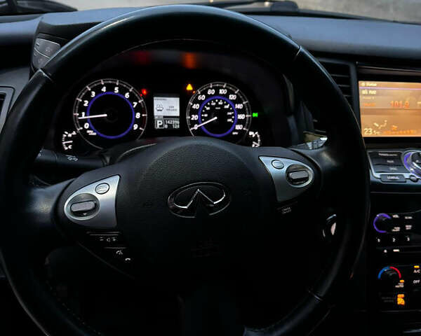 Черный Инфинити QX70, объемом двигателя 3.7 л и пробегом 230 тыс. км за 16500 $, фото 21 на Automoto.ua