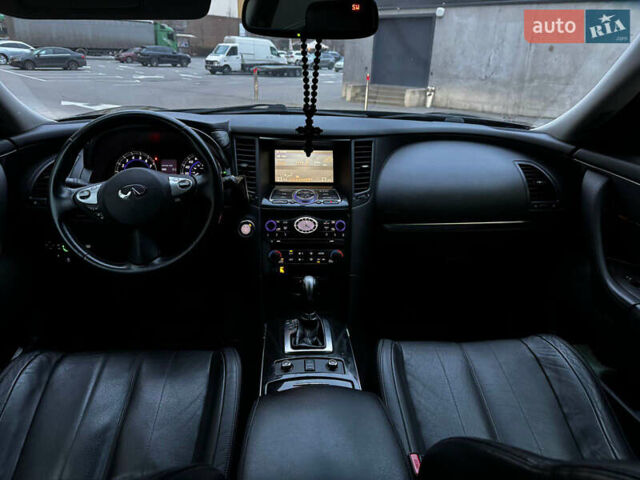 Черный Инфинити QX70, объемом двигателя 3.7 л и пробегом 230 тыс. км за 16500 $, фото 27 на Automoto.ua
