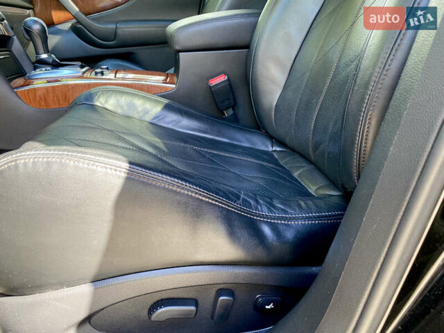 Черный Инфинити QX70, объемом двигателя 2.99 л и пробегом 175 тыс. км за 17900 $, фото 12 на Automoto.ua