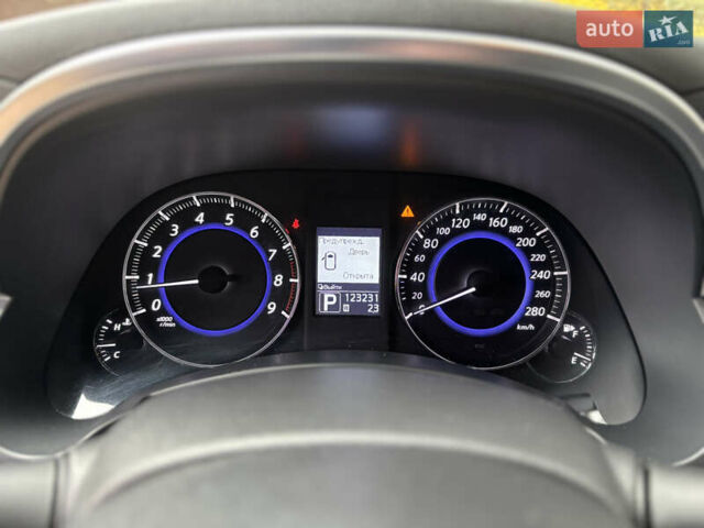 Инфинити QX70 2013 в Киеве на Automoto.ua Черный Инфинити QX70, объемом двигателя 3.7 л и пробегом 136 тыс. км за 18900 $, фото 13 на Automoto.ua