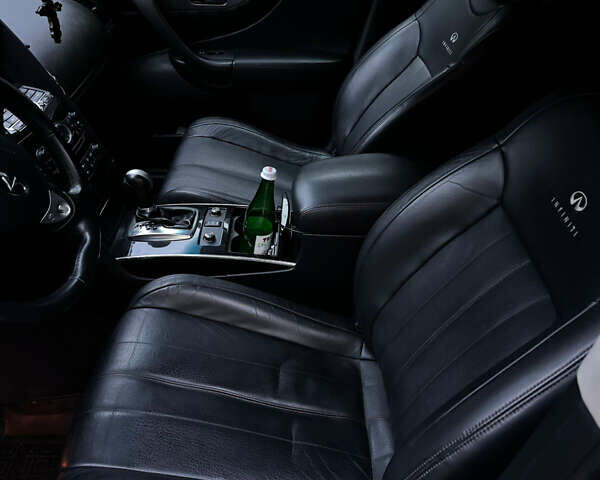 Черный Инфинити QX70, объемом двигателя 3.7 л и пробегом 230 тыс. км за 16500 $, фото 32 на Automoto.ua