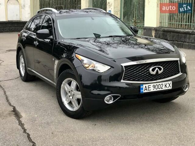 Черный Инфинити QX70, объемом двигателя 3.7 л и пробегом 138 тыс. км за 15900 $, фото 9 на Automoto.ua