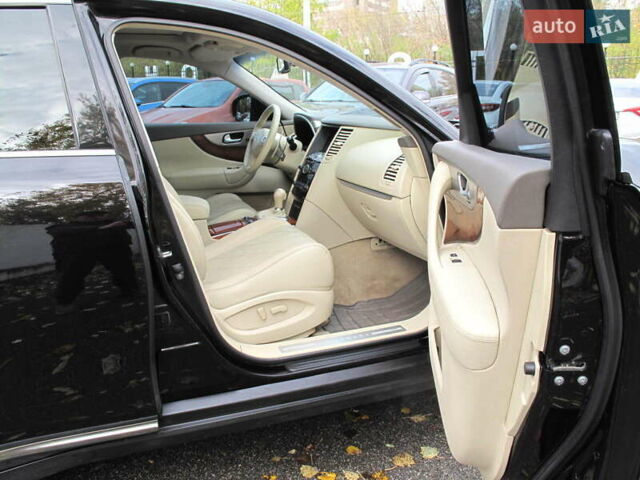 Черный Инфинити QX70, объемом двигателя 3.7 л и пробегом 235 тыс. км за 17300 $, фото 61 на Automoto.ua