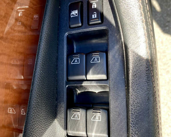 Черный Инфинити QX70, объемом двигателя 2.99 л и пробегом 175 тыс. км за 17900 $, фото 13 на Automoto.ua