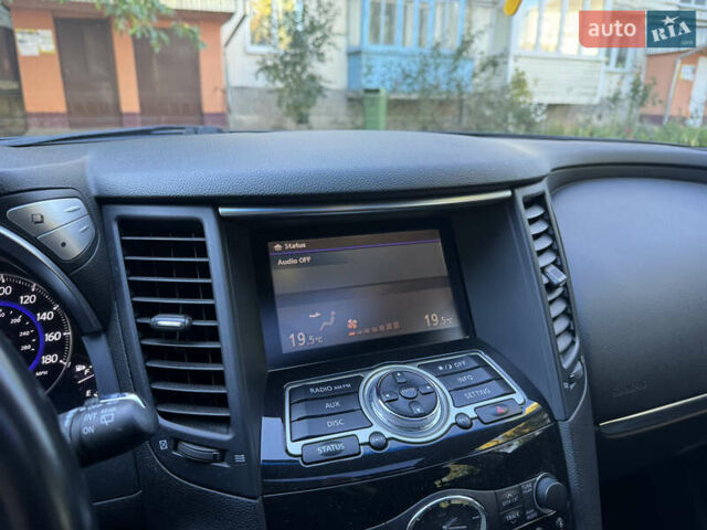 Черный Инфинити QX70, объемом двигателя 3.7 л и пробегом 185 тыс. км за 17999 $, фото 33 на Automoto.ua