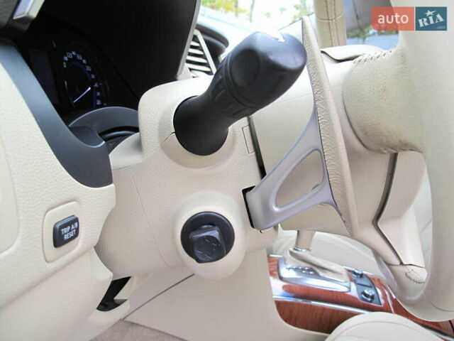 Черный Инфинити QX70, объемом двигателя 3.7 л и пробегом 235 тыс. км за 17300 $, фото 30 на Automoto.ua