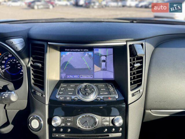 Черный Инфинити QX70, объемом двигателя 5 л и пробегом 171 тыс. км за 18900 $, фото 48 на Automoto.ua