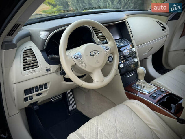 Черный Инфинити QX70, объемом двигателя 3.7 л и пробегом 118 тыс. км за 16700 $, фото 60 на Automoto.ua