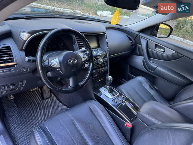 Черный Инфинити QX70, объемом двигателя 3.7 л и пробегом 185 тыс. км за 17999 $, фото 15 на Automoto.ua