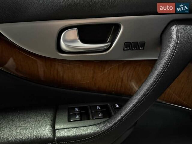 Черный Инфинити QX70, объемом двигателя 3.7 л и пробегом 151 тыс. км за 19700 $, фото 23 на Automoto.ua