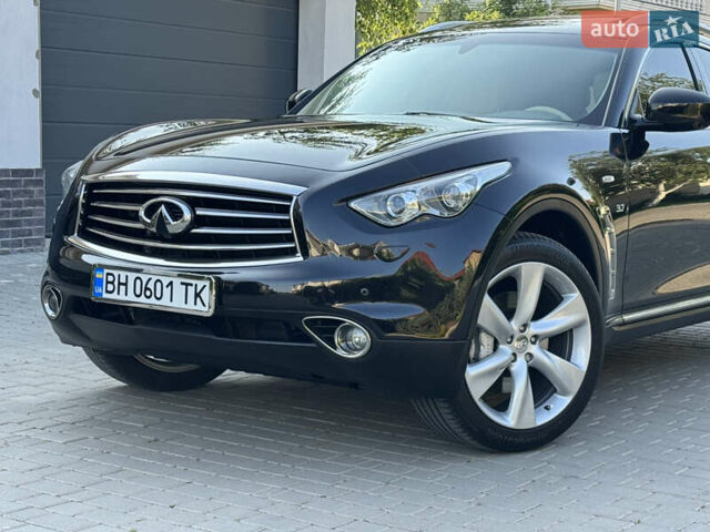 Черный Инфинити QX70, объемом двигателя 3.7 л и пробегом 118 тыс. км за 16700 $, фото 4 на Automoto.ua