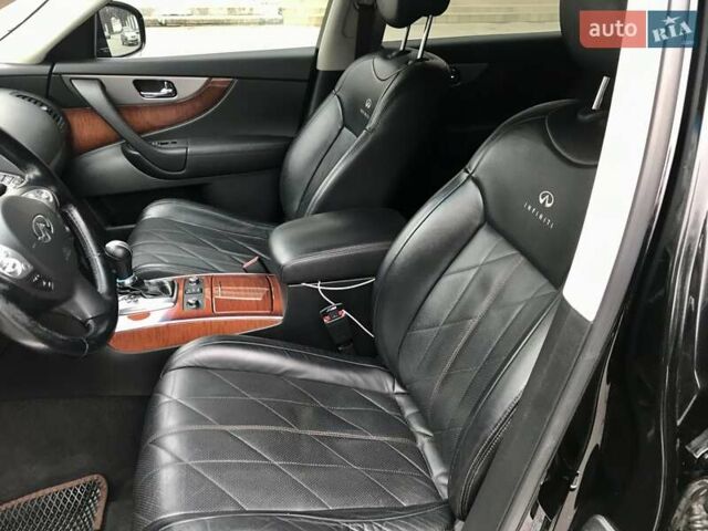 Черный Инфинити QX70, объемом двигателя 3.7 л и пробегом 138 тыс. км за 15900 $, фото 20 на Automoto.ua