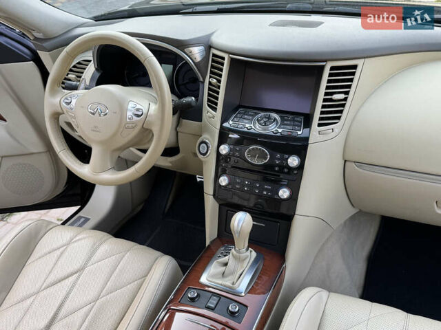 Черный Инфинити QX70, объемом двигателя 3.7 л и пробегом 118 тыс. км за 16700 $, фото 39 на Automoto.ua