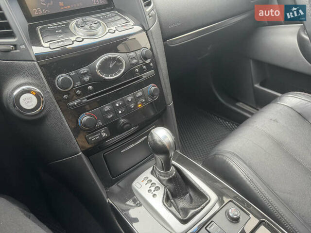 Черный Инфинити QX70, объемом двигателя 3.7 л и пробегом 185 тыс. км за 17700 $, фото 27 на Automoto.ua