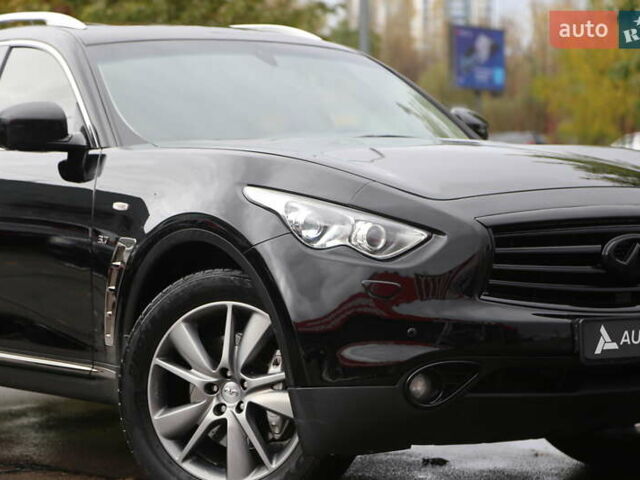 Черный Инфинити QX70, объемом двигателя 3.7 л и пробегом 150 тыс. км за 19500 $, фото 3 на Automoto.ua