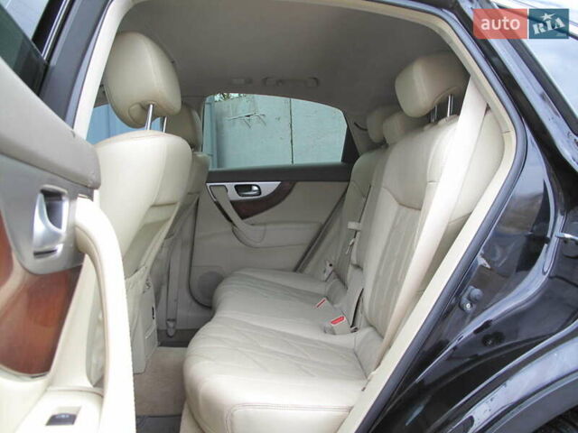 Черный Инфинити QX70, объемом двигателя 3.7 л и пробегом 235 тыс. км за 17300 $, фото 42 на Automoto.ua