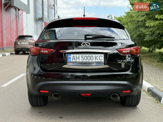 Черный Инфинити QX70, объемом двигателя 3.7 л и пробегом 140 тыс. км за 17300 $, фото 4 на Automoto.ua