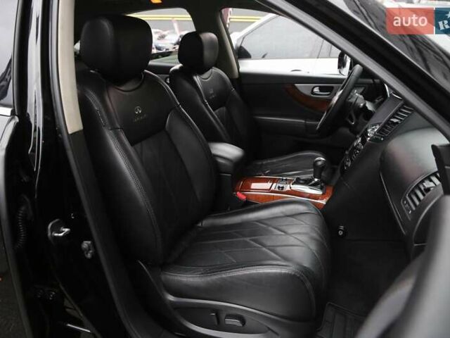 Черный Инфинити QX70, объемом двигателя 3.7 л и пробегом 150 тыс. км за 19500 $, фото 11 на Automoto.ua