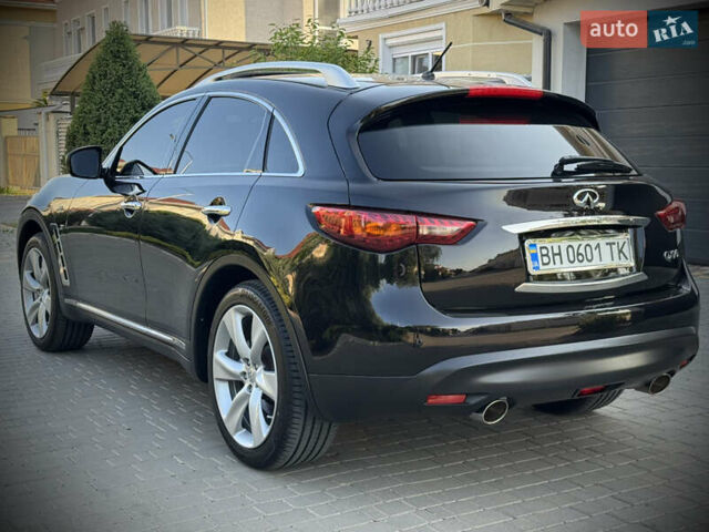 Черный Инфинити QX70, объемом двигателя 3.7 л и пробегом 118 тыс. км за 16700 $, фото 12 на Automoto.ua